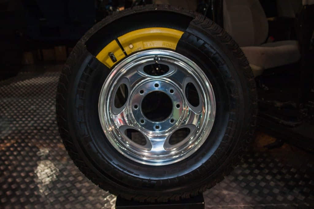 ยาง Run-flat ป็นยางที่ออกแบบมาให้สามารถขับต่อได้แม้ลมรั่วจนหมด