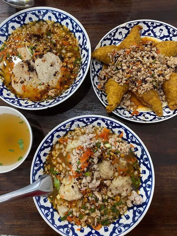 เล็กใหญ่ ก๋วยเตี๋ยวต้มยำโบราณ สามย่าน