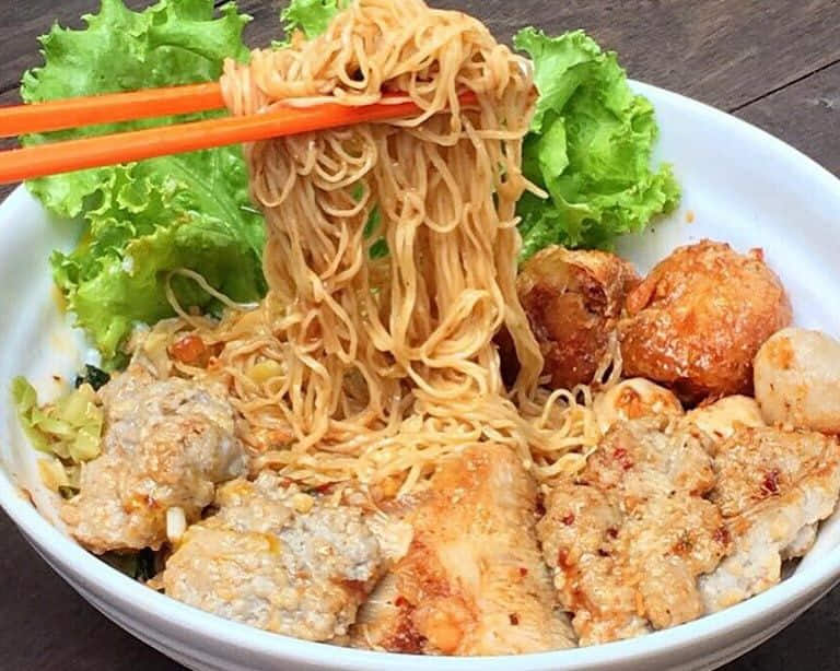 ก๋วยเตี๋ยวเตาถ่าน ไข่ออนเซ็น 