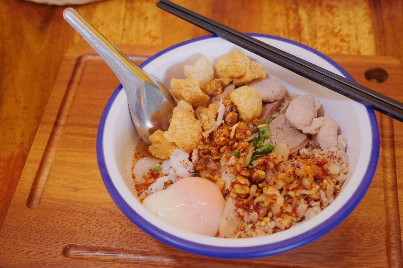 ก๋วยเตี๋ยวต้มยำกากหมูสูตรโบราณสาขาเตาปูน 