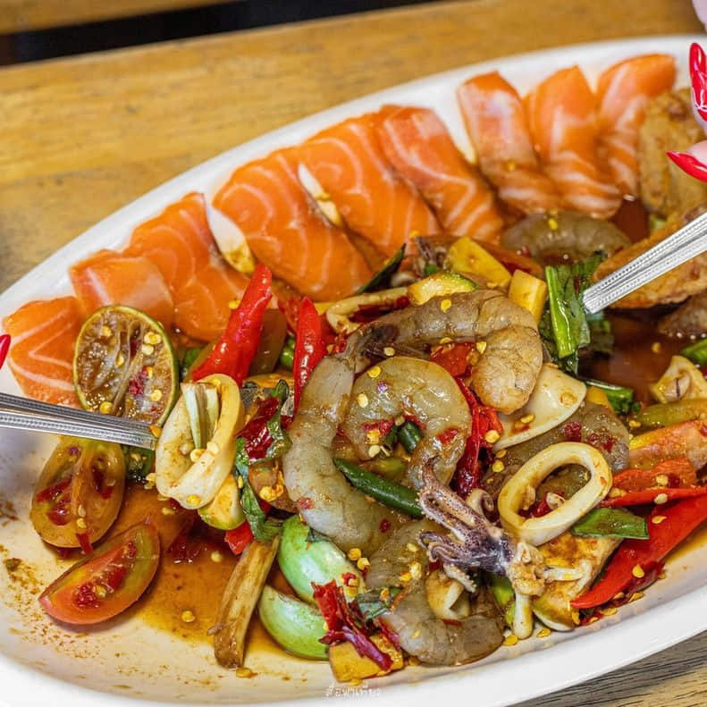 นำชัยคอหมูย่างร้านส้มตำ 