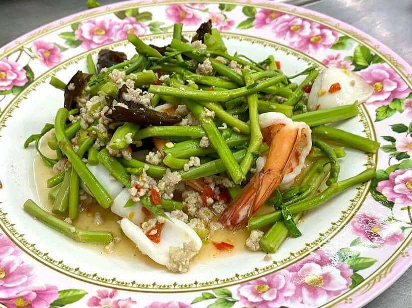 เจ้ศรี เจ้าตำรับยำผักกระเฉด 