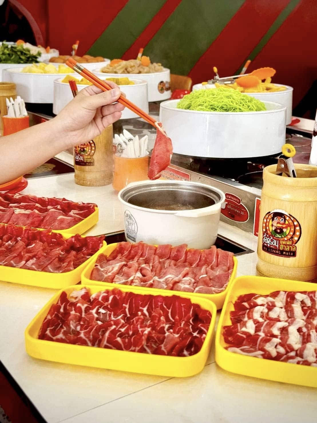 ลื้อดูร้อน บุฟเฟต์ หม่าล่าสายพาน
