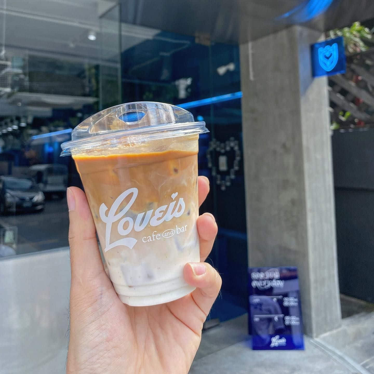  LOVEiS Café and bar 