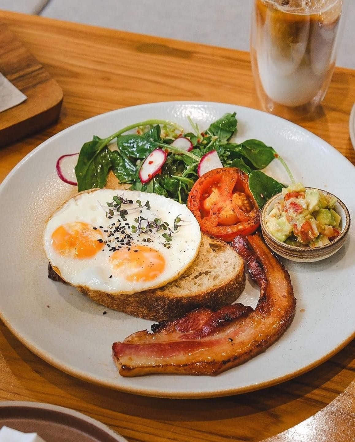 OIKOS - Brunch & Bar