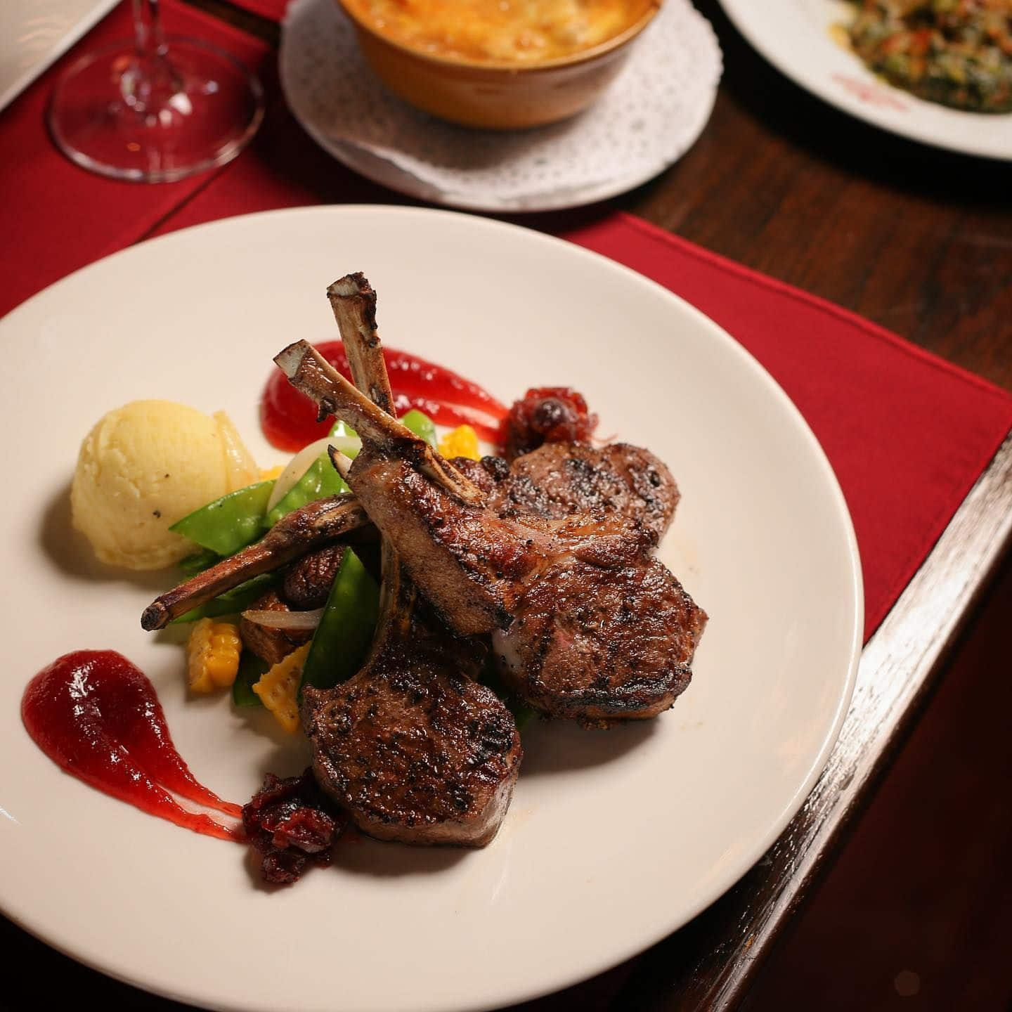 Neil's Tavern Steak & Seafood 