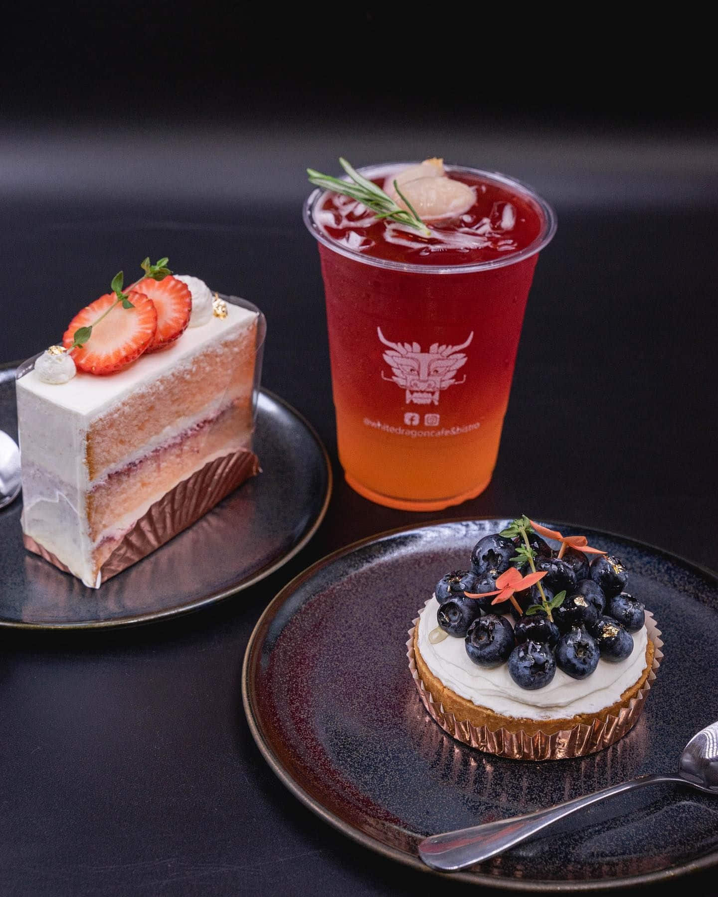 WHITE DRAGON cafe & bistro