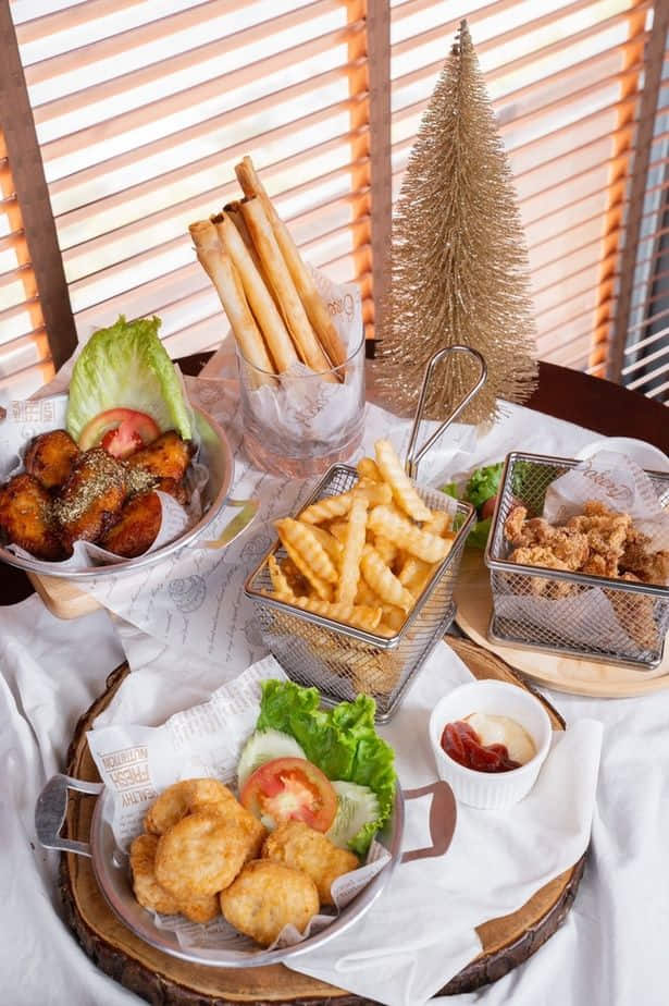 The coffee lounge & forest