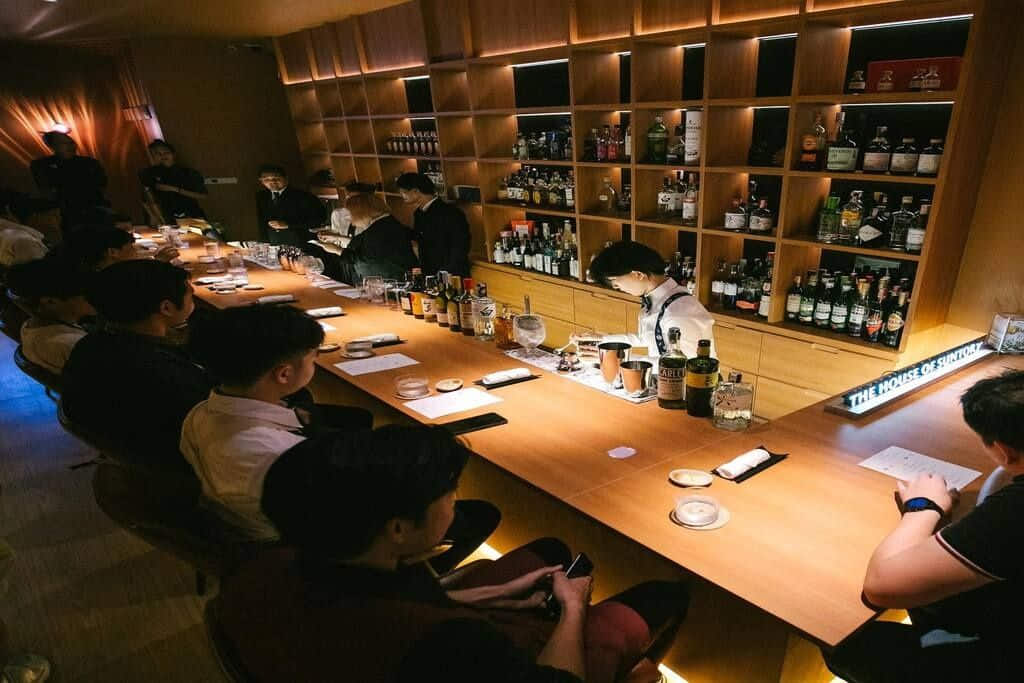 ร้านเหล้าทองหล่อ Lost in Thaislation