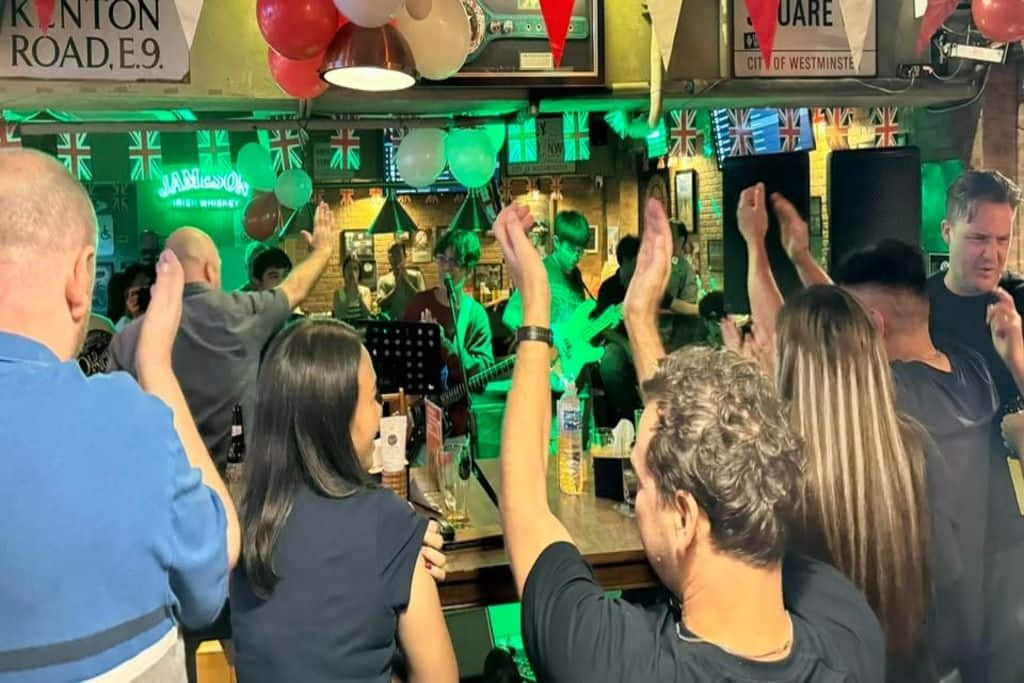 ร้านเหล้าทองหล่อ The Old English Pub