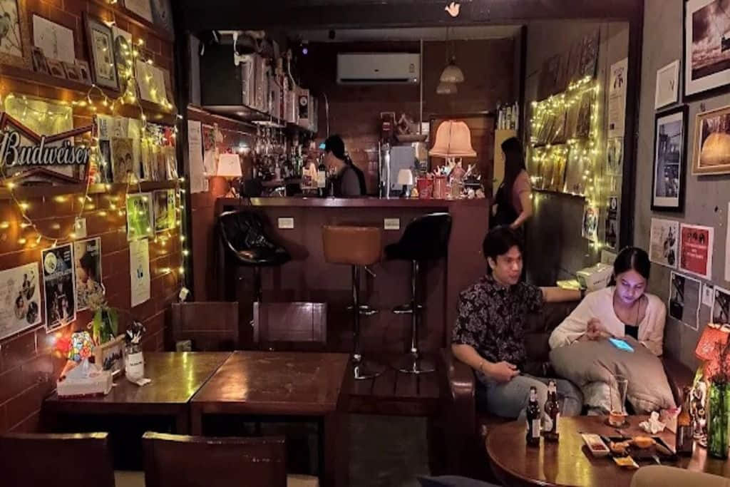 ร้านเหล้าทองหล่อ Bluebird Jazz Bar