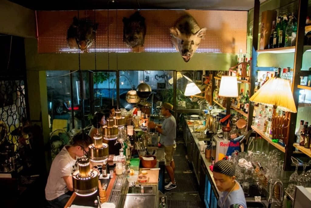 ร้านเหล้าทองหล่อ Shades of Retro