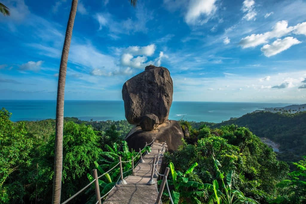 ที่เที่ยวสมุย หินซ้อน หรือ Overlap Stone 