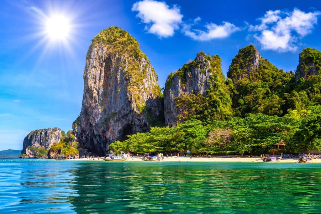 ที่เที่ยวกระบี่ หาดถ้ำพระนาง