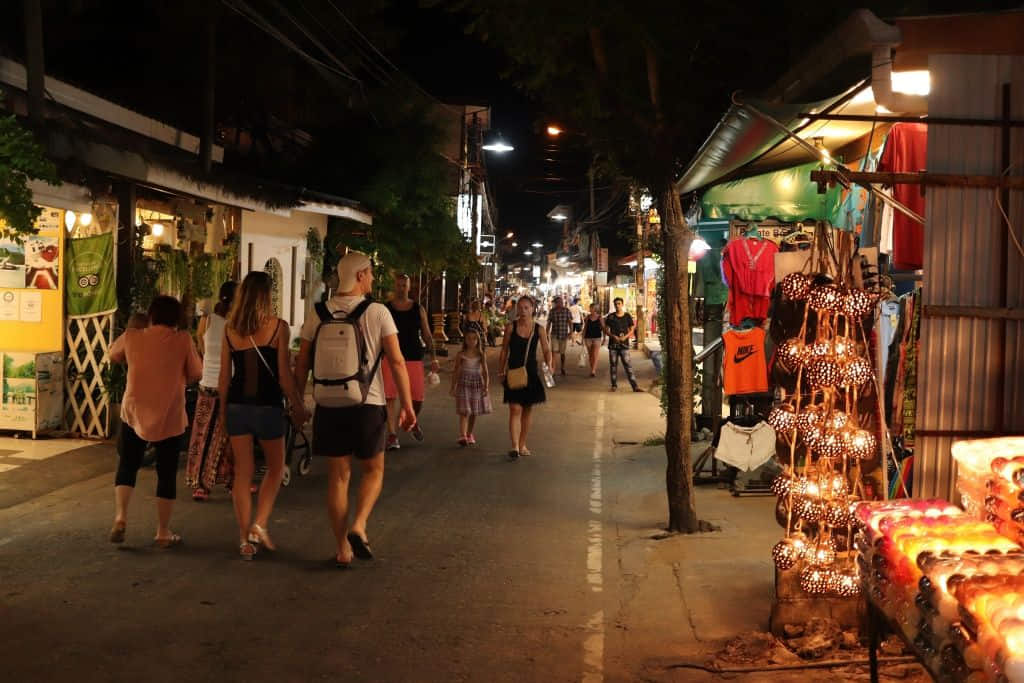 ที่เที่ยวสมุย ถนนคนเดินบ่อผุด