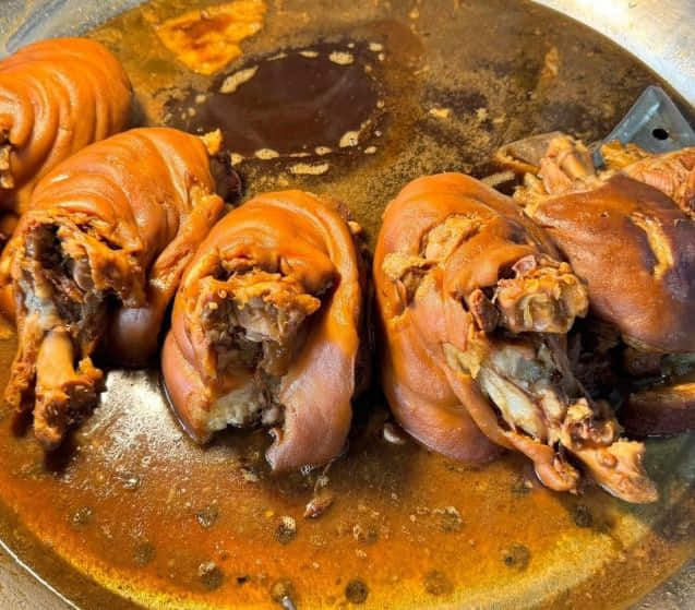  ขาหมูบ่อนไก่ ร้านระเบียงทอง 