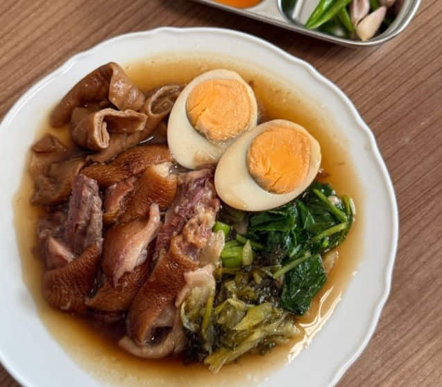  ข้าวขาหมูเชิด รส โอชา 