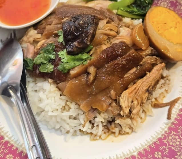 ขาหมูเห็ดหอมสามย่าน 