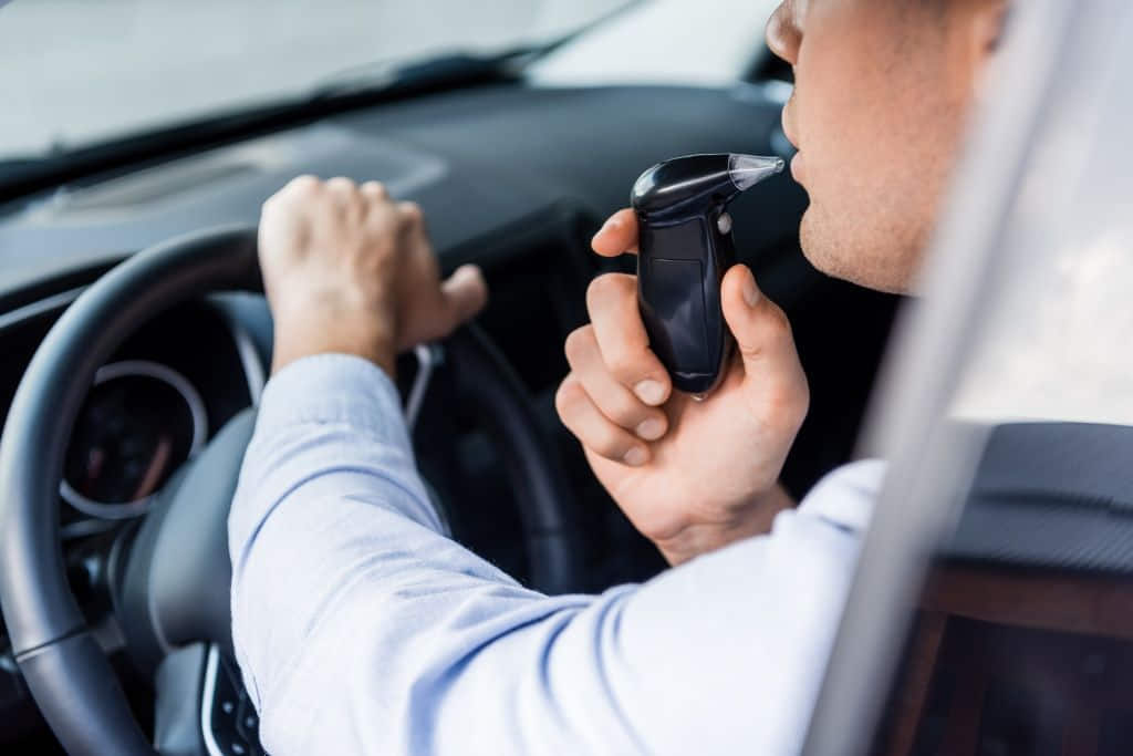 เป่าแอลกอฮอล์ผ่านเครื่อง Breathalyzer เป็นขั้นตอนที่สะดวกรวดเร็ว