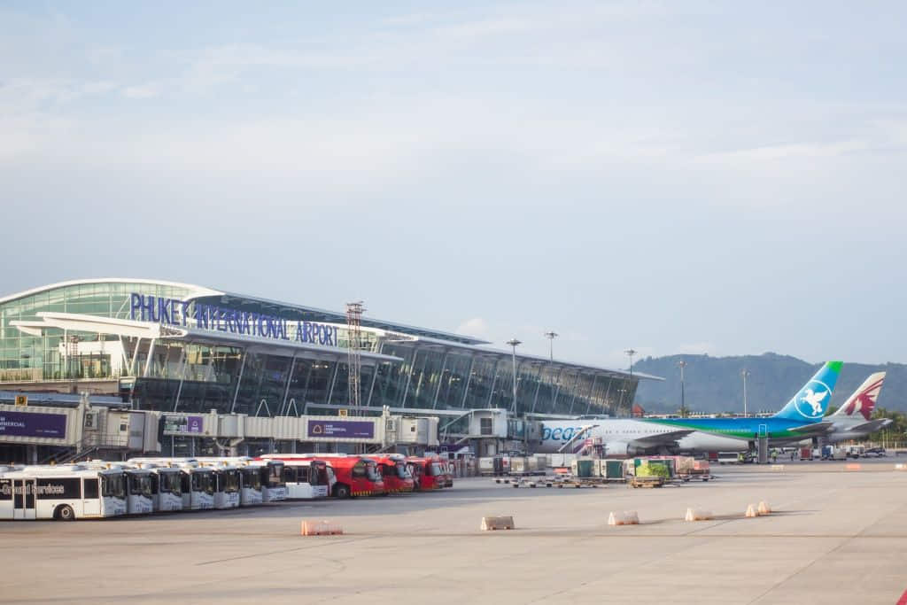 เดินทางจากตัวเมืองภูเก็ตไปสนามบินด้วยรถรับส่งสนามบินส่วนตัว