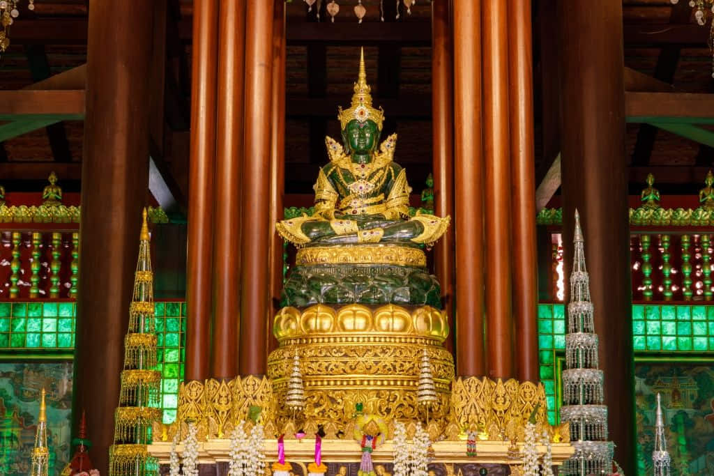 พระหยกเชียงรายในวัดพระแก้ว ที่เที่ยวเชียงรายในเขตเมืองเก่า