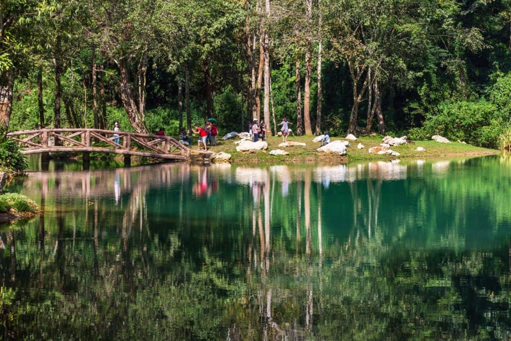สระมรกตในอุทยานแห่งชาติถ้ำหลวง-ขุนน้ำนางนอน ที่เที่ยวเชียงรายอำเภอแม่สาย