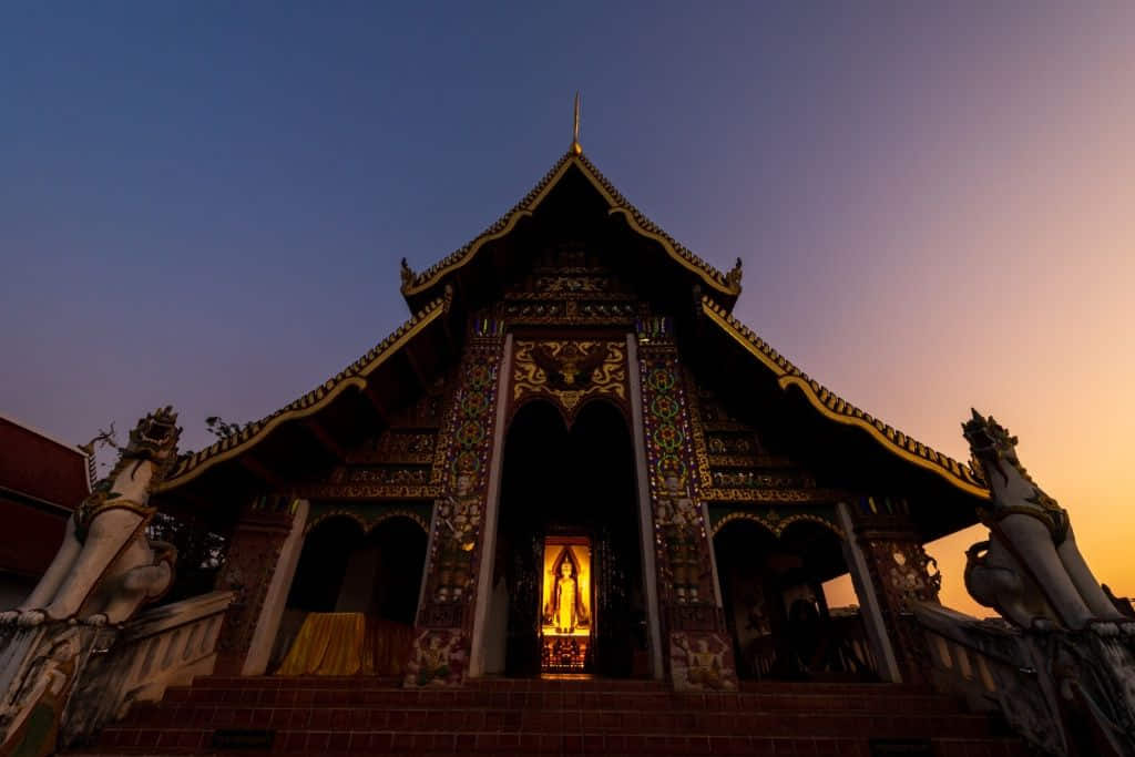พระประธานปางประทับยืนในวิหารวัดบุญยืน อำเภอเวียงสา จังหวัดน่าน