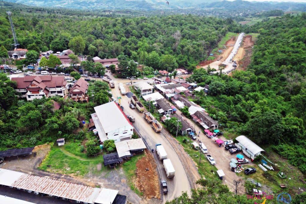 ตลาดชายแดนบริเวณด่านสากลห้วยโก๋น อำเภอเฉลิมพระเกียรติ