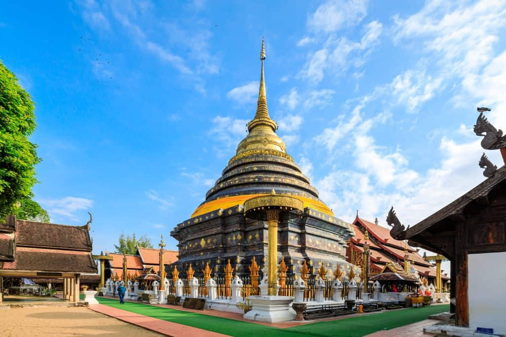 ซุ้มประตูโขงวัดพระธาตุลำปางหลวง ที่เที่ยวลำปางที่คนนิยมมากที่สุด