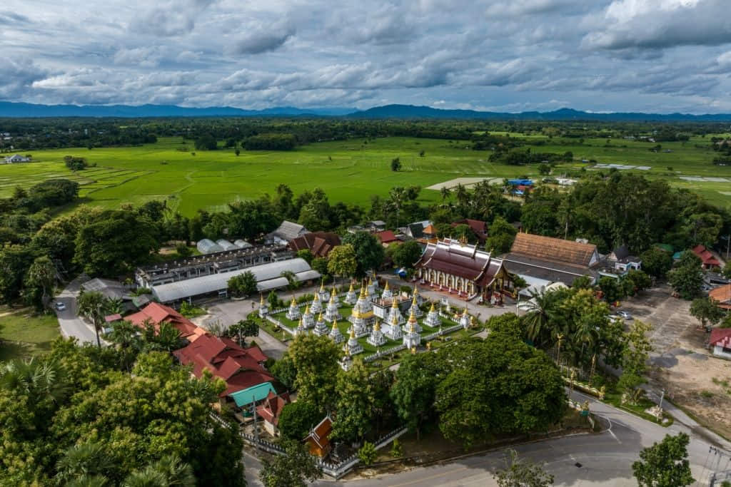 เจดีย์ยี่สิบองค์ที่วัดพระเจดีย์ซาวหลัง เที่ยวลำปางสายวัด