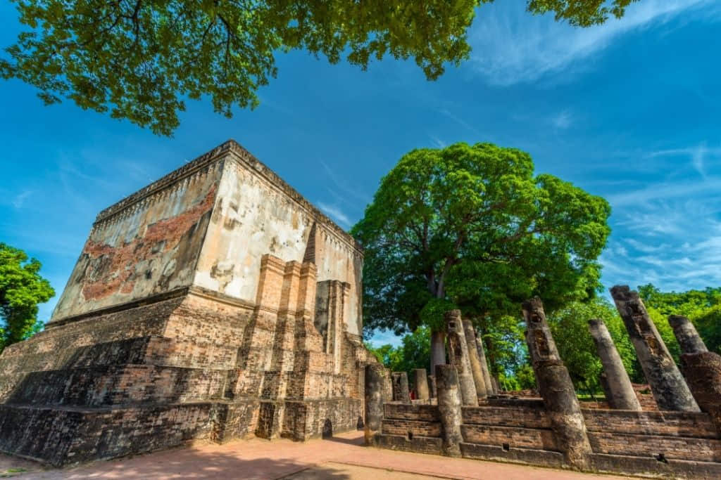 งานฉลุไม้ในวัดศรีชุม ที่เที่ยวลำปางสายสถาปัตยกรรมพม่า