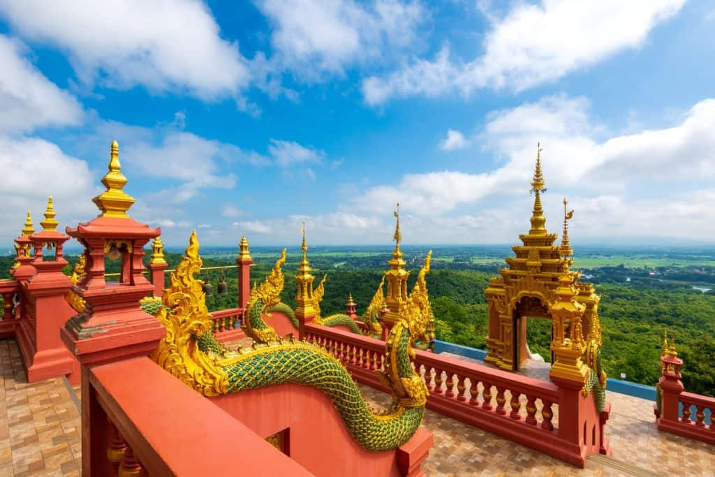 จุดชมวิวบนวัดพระธาตุดอยพระฌาน เที่ยวลำปางชมทะเลหมอก