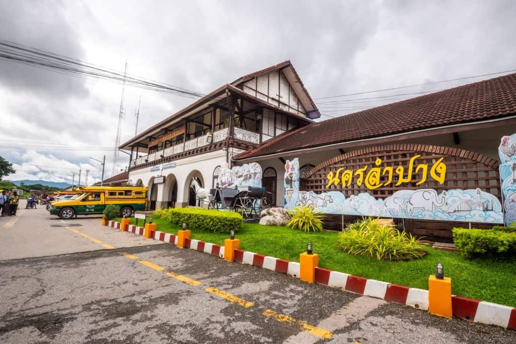 อาคารไม้สถานีรถไฟนครลำปาง ที่เที่ยวลำปางสายสถาปัตยกรรม