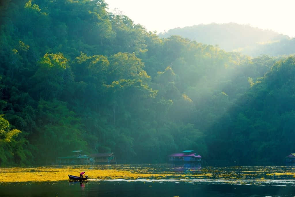แนวเขาหินปูนกลางน้ำที่เขื่อนกิ่วลม ลำปางที่เที่ยวล่องเรือชมวิว