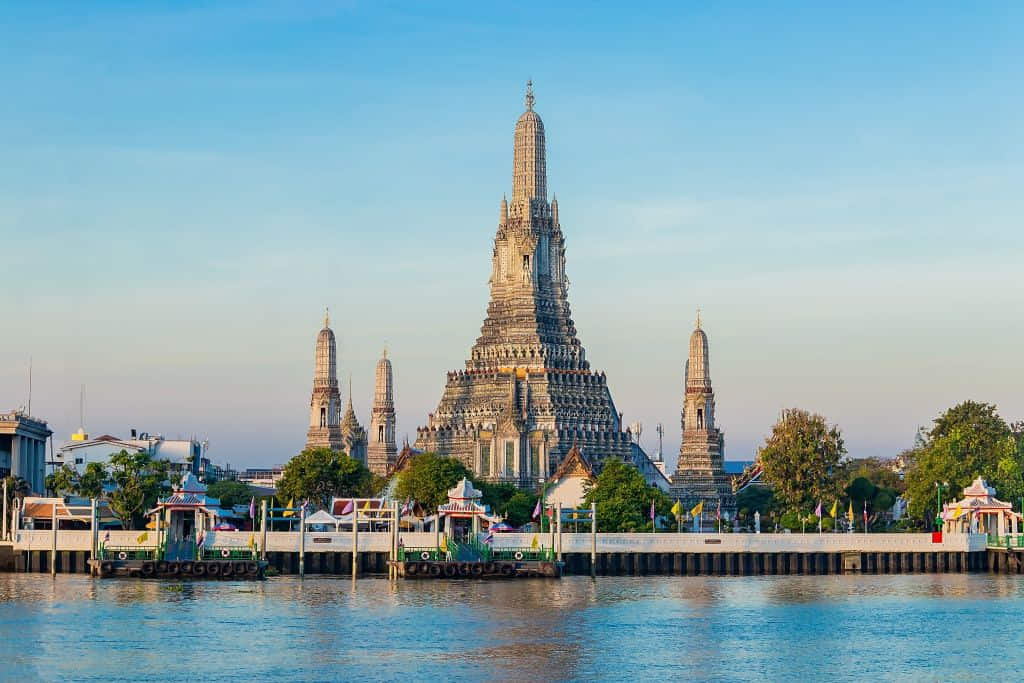 พระปรางค์วัดอรุณริมเจ้าพระยา ที่เที่ยวกรุงเทพริมแม่น้ำ