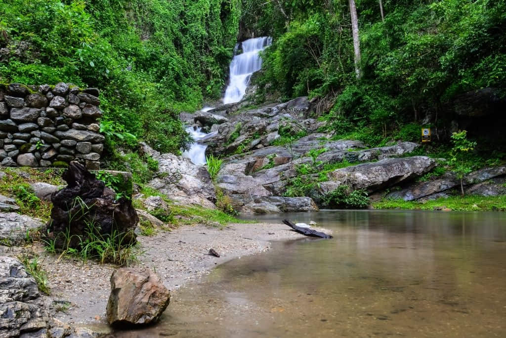 ลานหินริมลำธารน้ำตกห้วยแก้ว เที่ยวเชียงใหม่ธรรมชาติใกล้เมือง