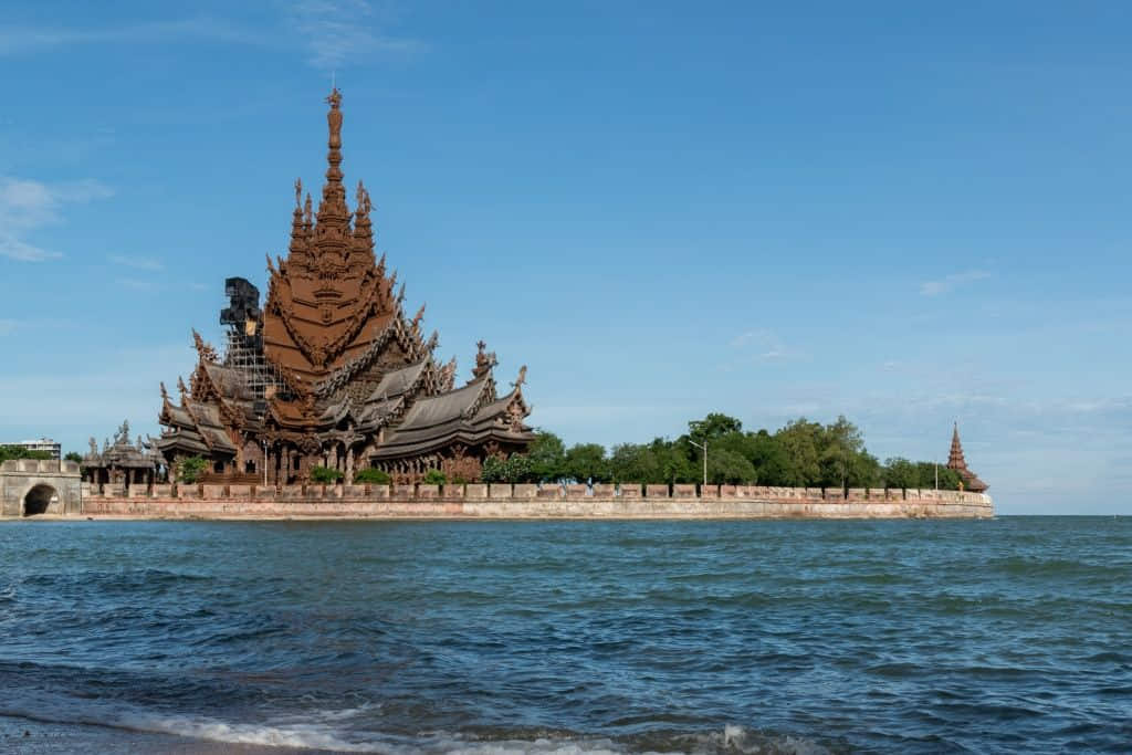 ที่เที่ยวพัทยา ปราสาทสัจธรรม (The Sanctuary of Truth) ปราสาทไม้แกะสลักทั้งหลัง