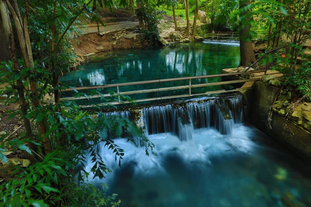 ที่เที่ยวเขาใหญ่ น้ำพุบ้านท่าช้าง บ่อน้ำพุสีฟ้าใสที่ปรากฏขึ้นเองตามธรรมชาติ