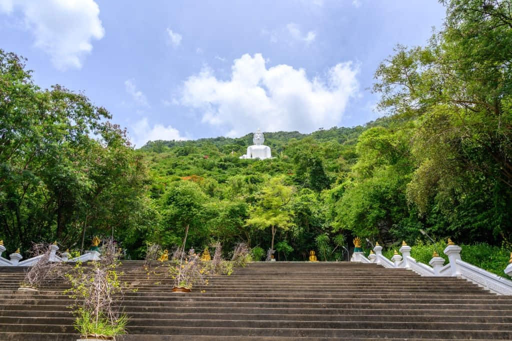 วัดเทพพิทักษ์ปุณณาราม (หลวงพ่อขาว) ที่เที่ยวเขาใหญ่สายบุญ