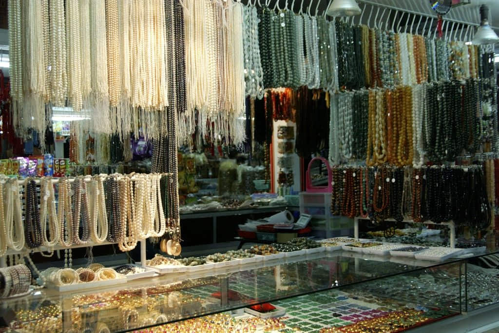 แผงสินค้าชายแดนที่ตลาดริมเมย อำเภอแม่สอด จังหวัดตาก