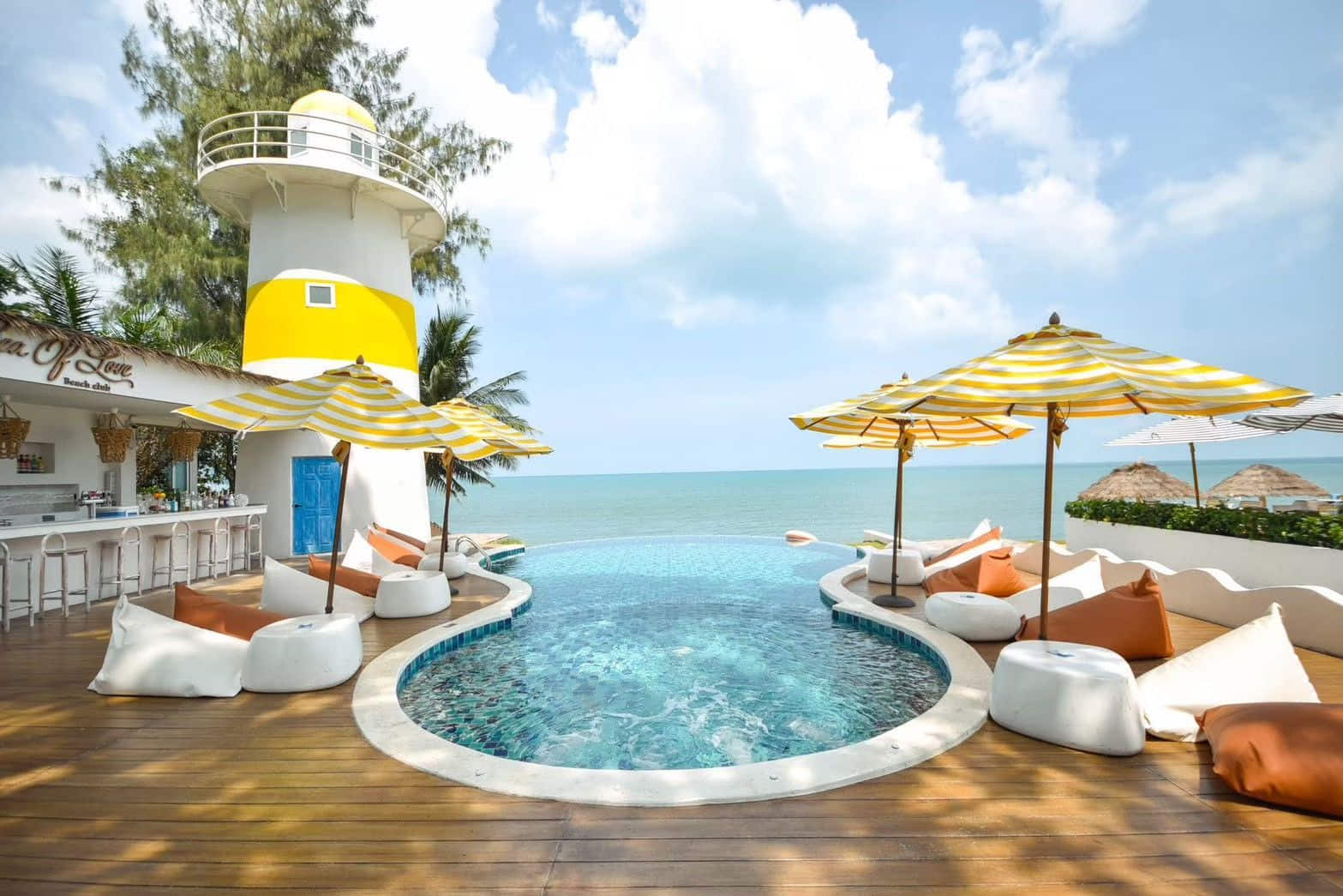 ที่เที่ยวพัทยา Sea Of Love Pattaya คาเฟ่ริมทะเลสไตล์เมดิเตอร์เรเนียน