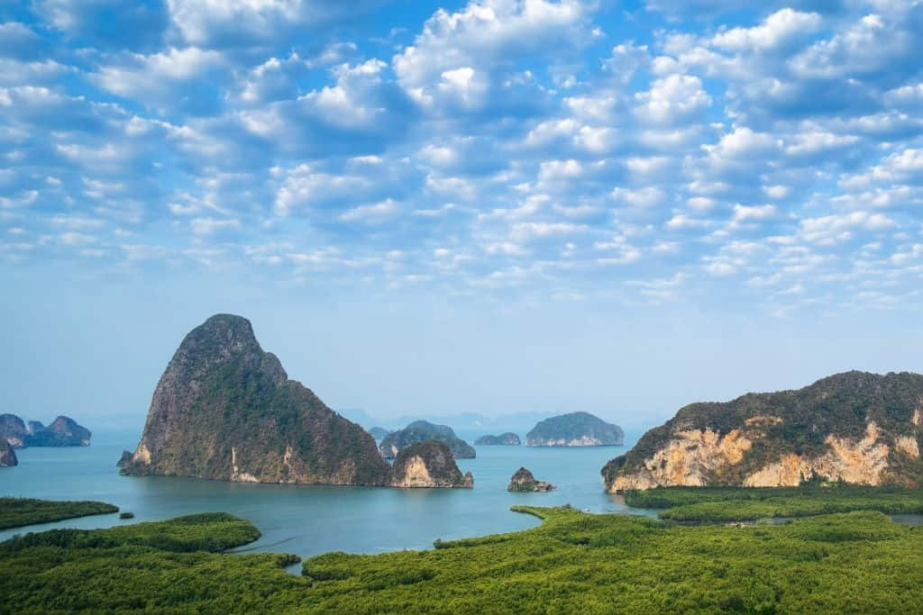 วิวเขาหินปูนกลางอ่าวพังงาจากเสม็ดนางชี ที่เที่ยวพังงายอดนิยม