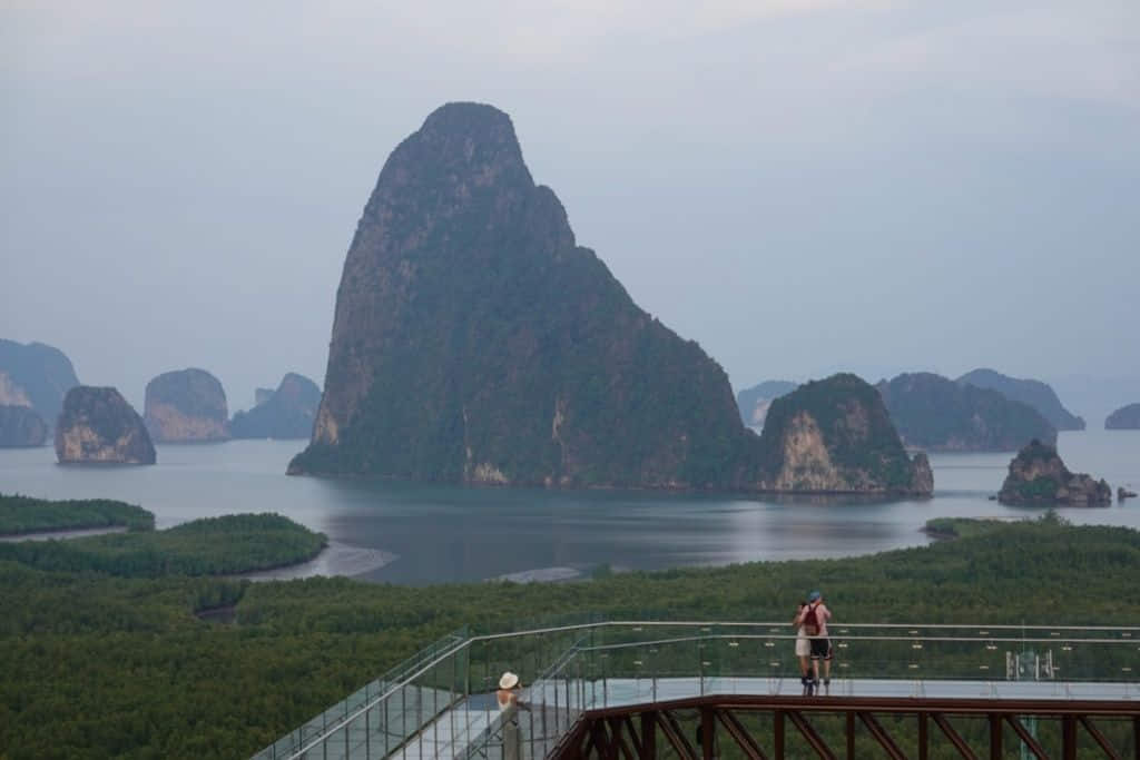 ทางเดินกระจกเหนืออ่าวพังงาที่ Beyond Skywalk Nangshi