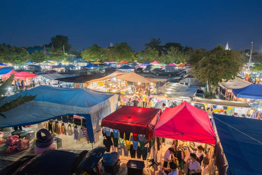 บรรยากาศตลาดนัดยามค่ำที่สะเดียง มาเก็ต จุดแวะก่อนขึ้นภูทับเบิก