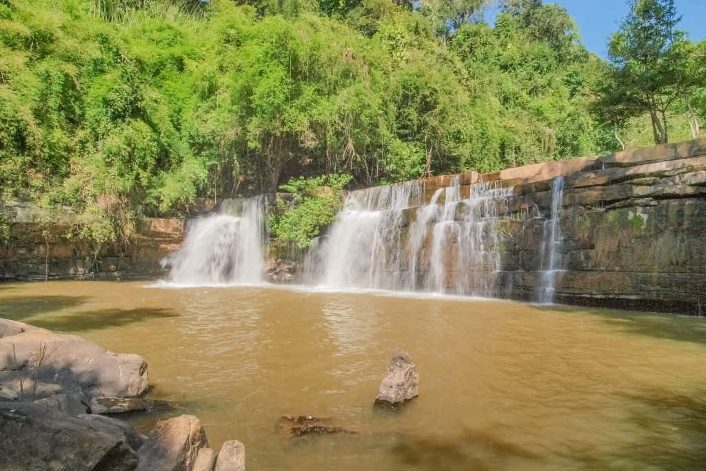 ลานหินและสายน้ำที่น้ำตกศรีดิษฐ์ อำเภอเขาค้อ
