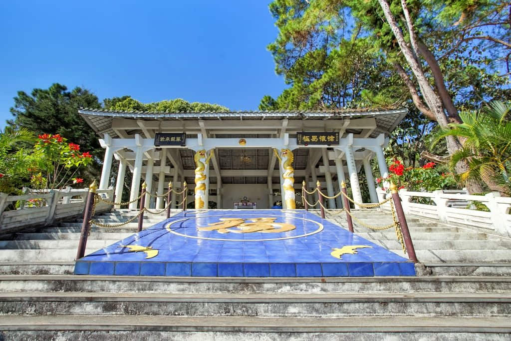 สุสานนายพลต้วนบนเนินเขา จุดเที่ยวดอยแม่สลองเชิงประวัติศาสตร์