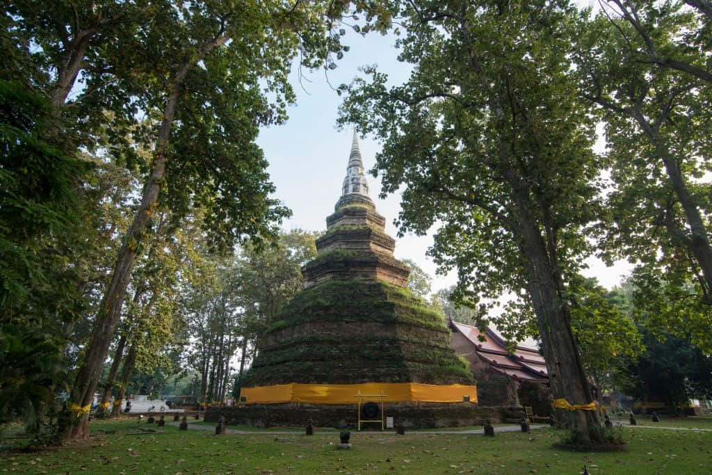 เจดีย์ทรงระฆังโบราณที่วัดพระธาตุเจดีย์หลวง เมืองโบราณเชียงแสน