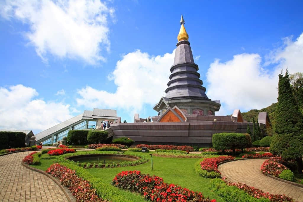 พระมหาธาตุเจดีย์คู่และสวนดอกไม้เมืองหนาวบนดอยอินทนนท์