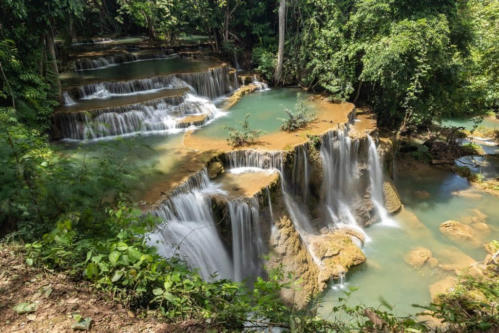 สายน้ำตกห้วยแม่ขมิ้นกลางป่าดิบชื้น จังหวัดกาญจนบุรี