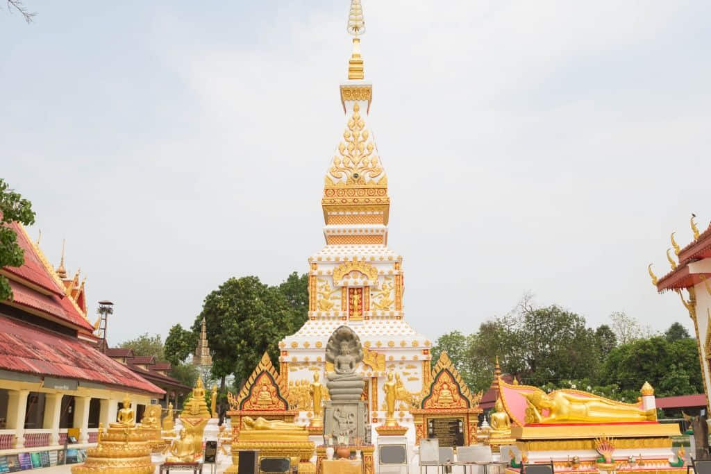 องค์พระธาตุศรีคุณ วัดพระธาตุศรีคุณ อำเภอนาแก จังหวัดนครพนม